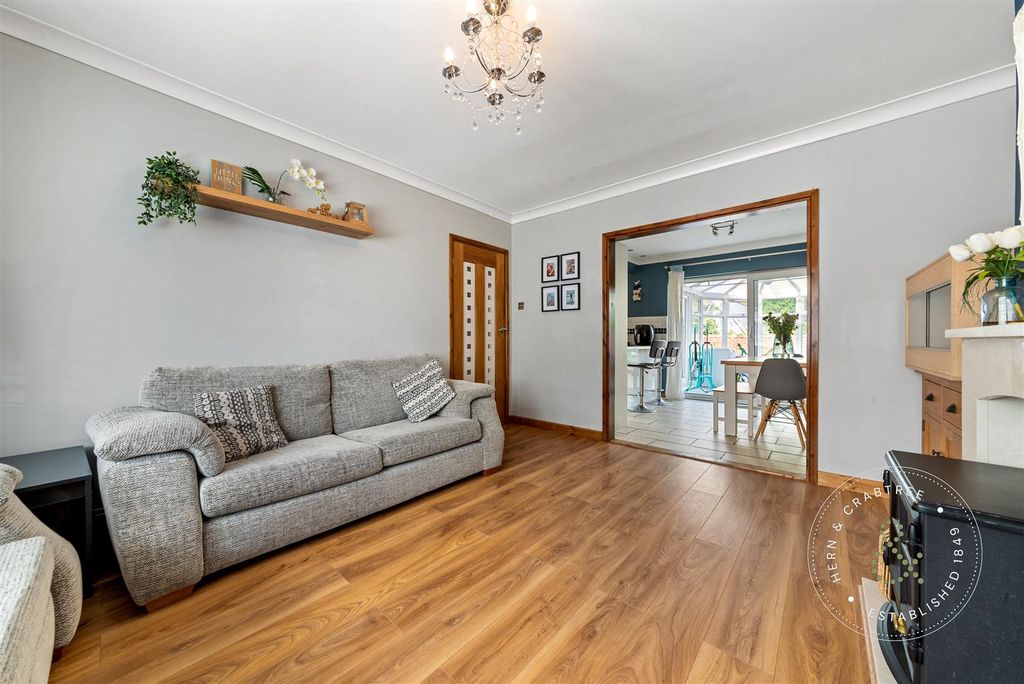 Property photo 3 of 32 Brundall-Crescent-19.Jpg