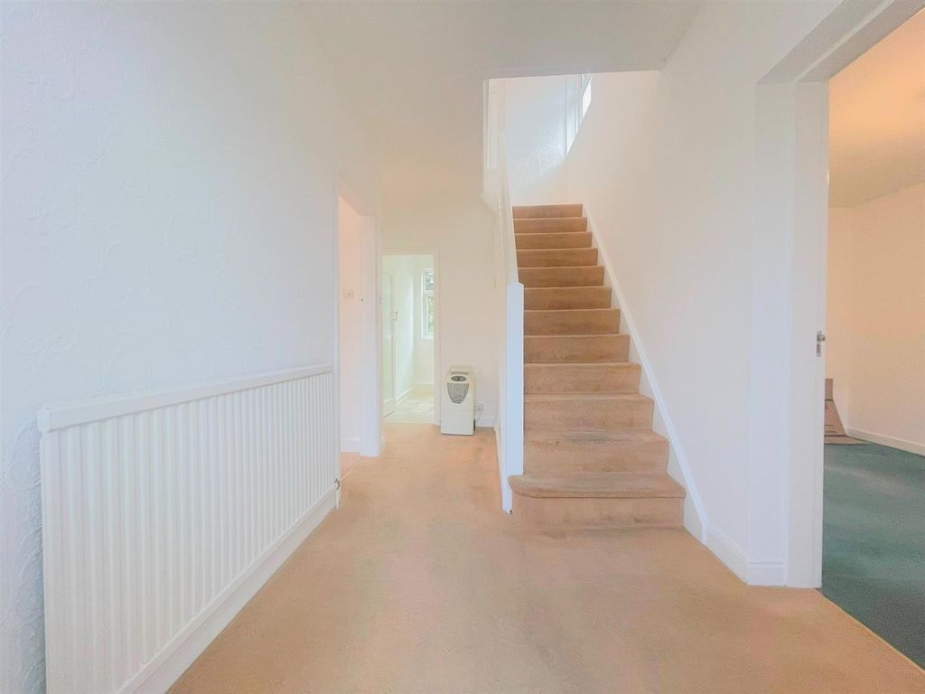 Property photo 2 of 14 Entrance Hallway