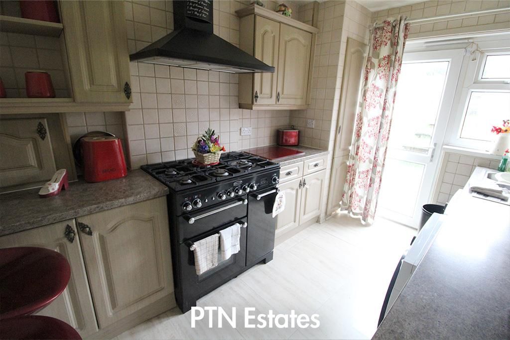 Property photo 3 of 10 Kitchen