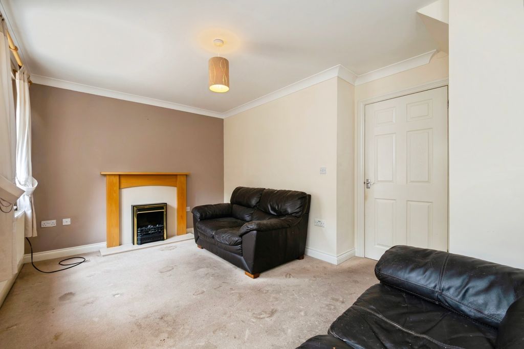 Property photo 3 of 11 Living Room