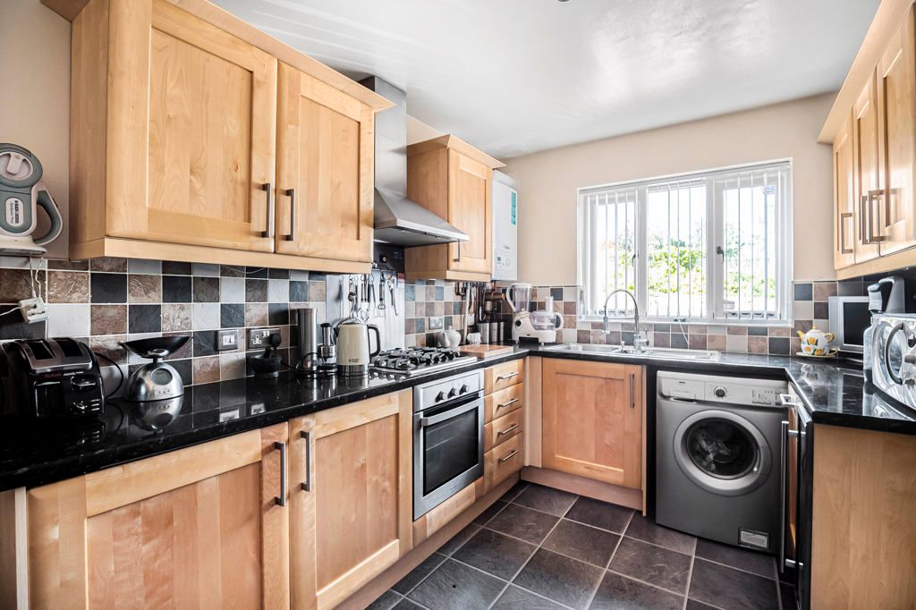 Property photo 3 of 23 Kitchen