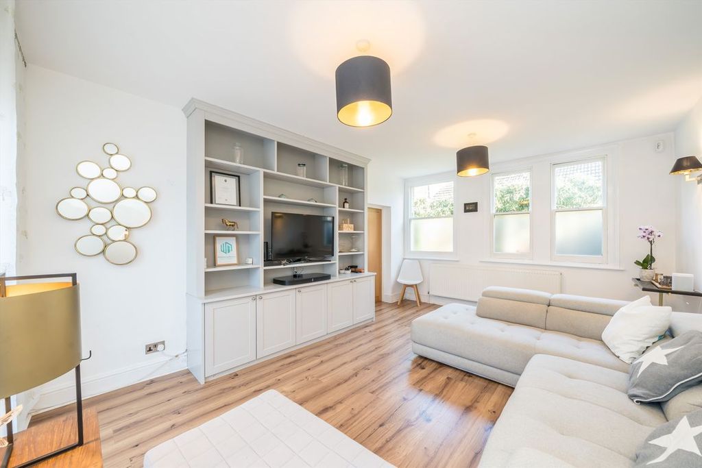 Property photo 2 of 8