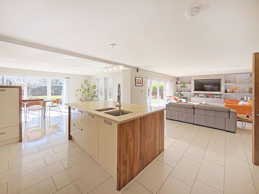 Property photo 2 of 50