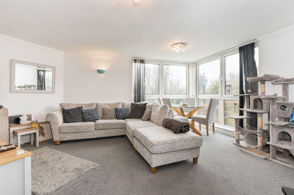 Property photo 2 of 12