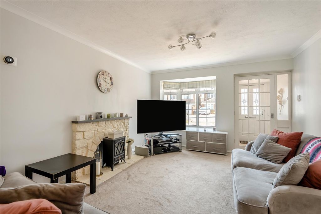 Property photo 2 of 21 8694920-Interior05.Jpg