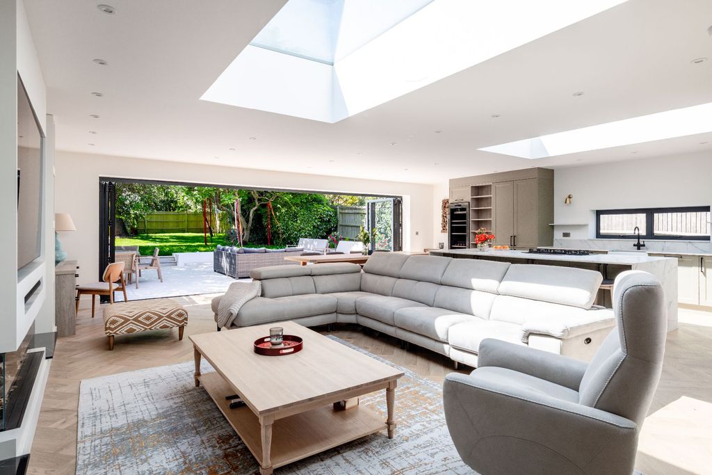 Property photo 1 of 60