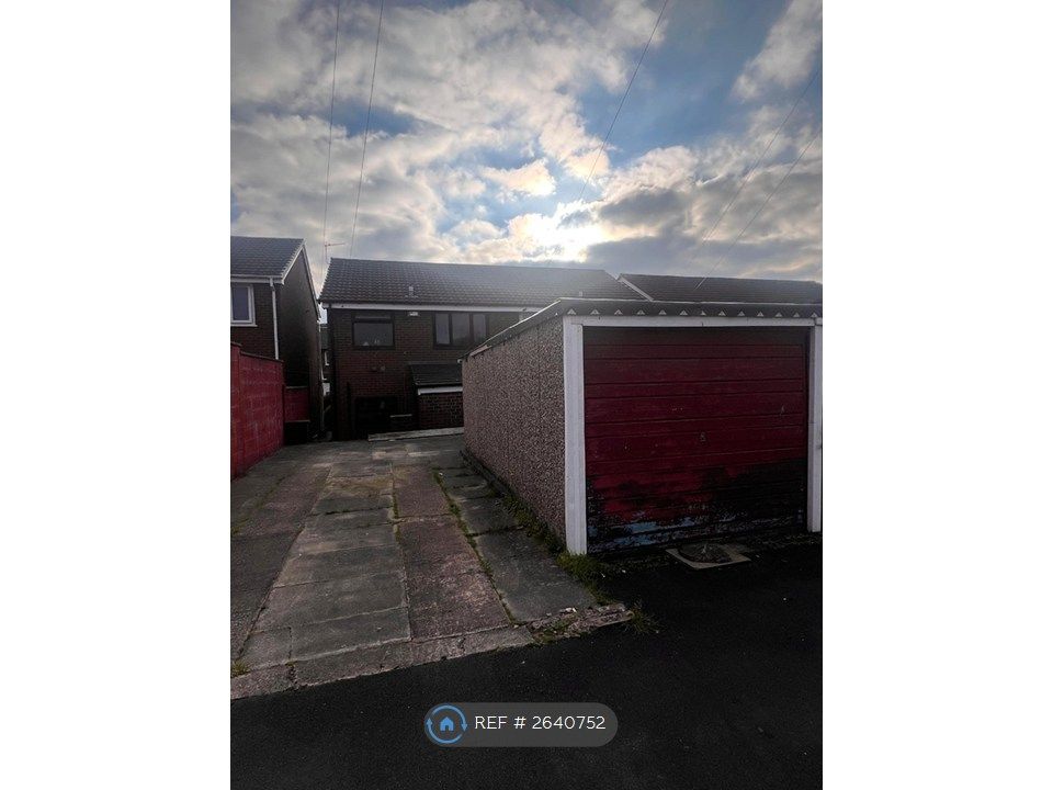 Property photo 2 of 14 Driveway