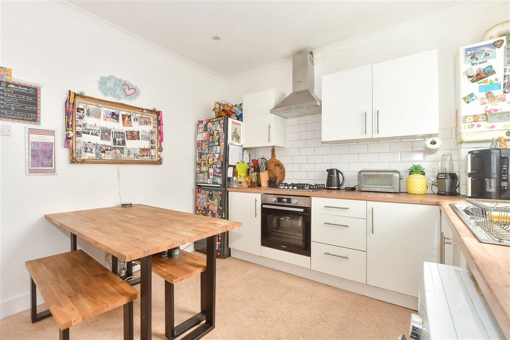 Property photo 2 of 10 Kitchen