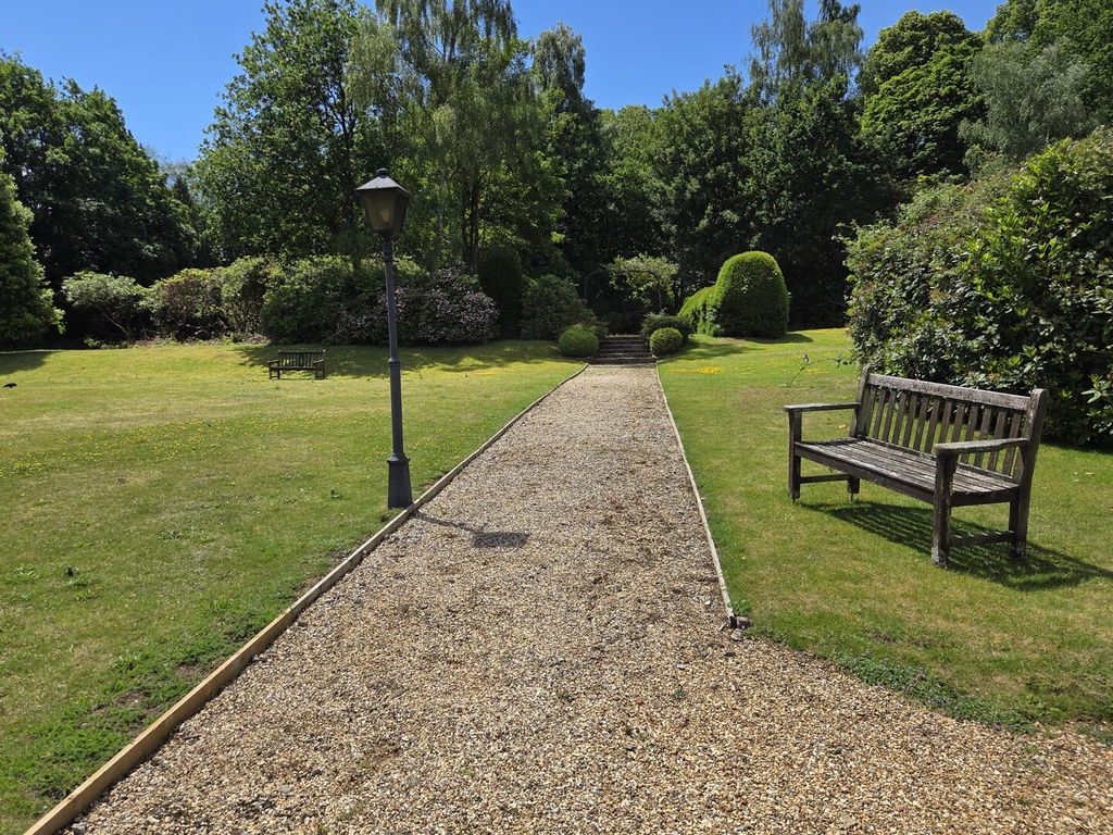 Property photo 2 of 32 Rear Garden