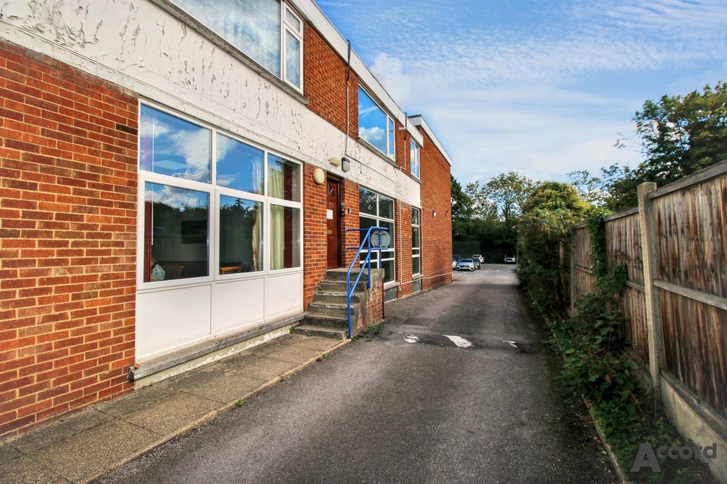 Property photo 1 of 6