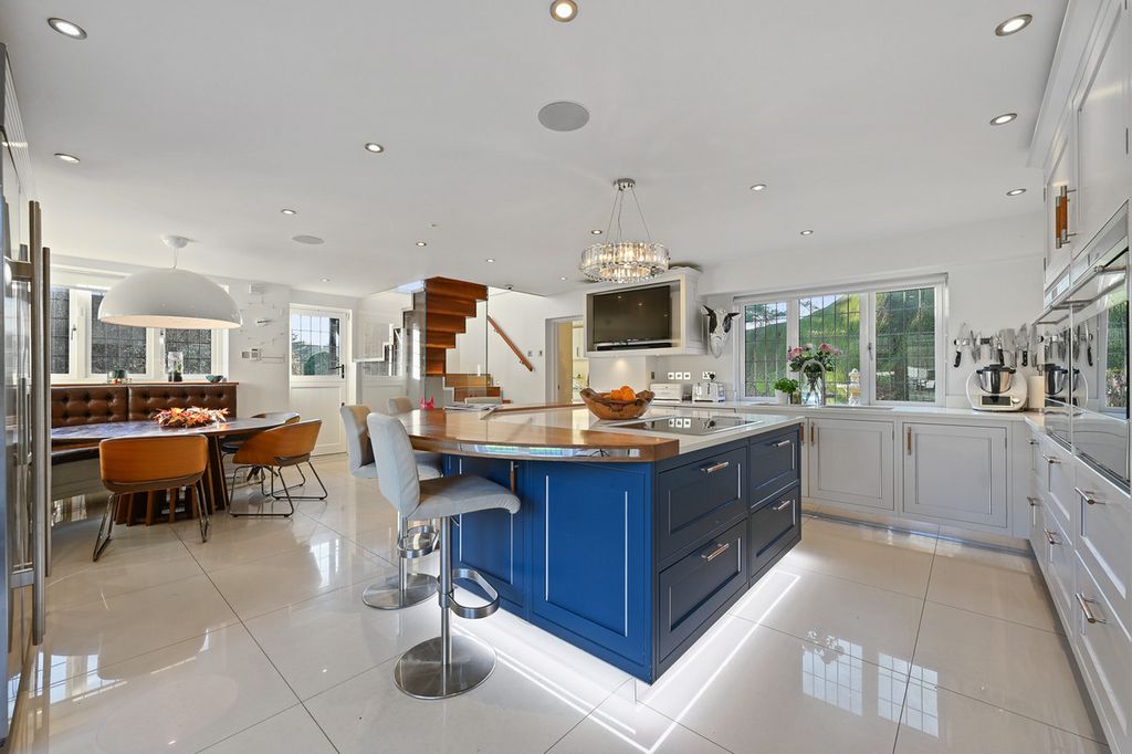 Property photo 1 of 39