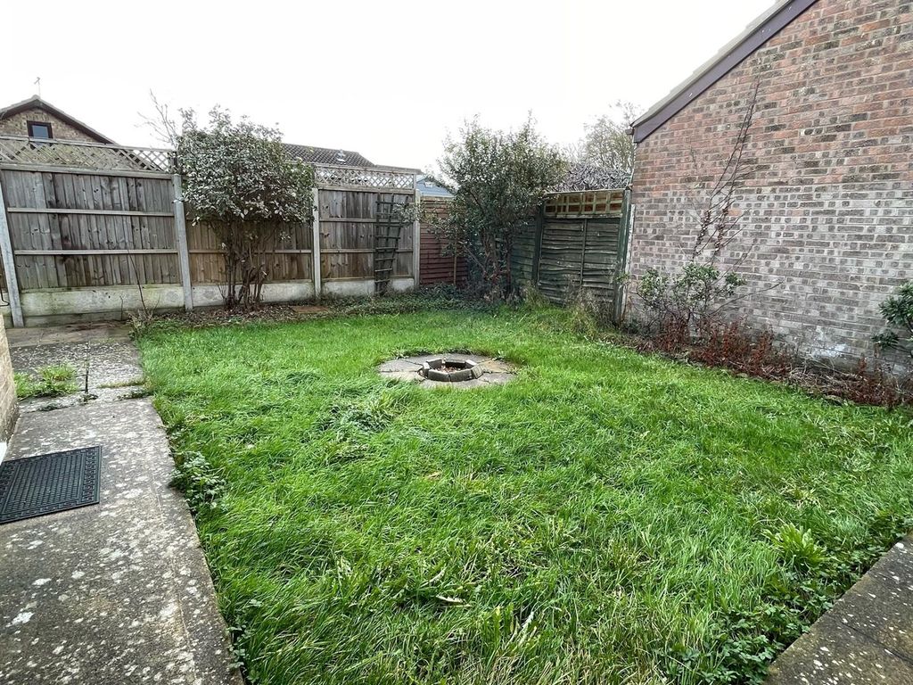 Property photo 2 of 15 Garden..Jpg