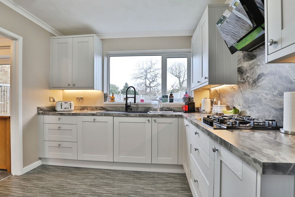 Property photo 3 of 20 Pbox-Img.Jpg