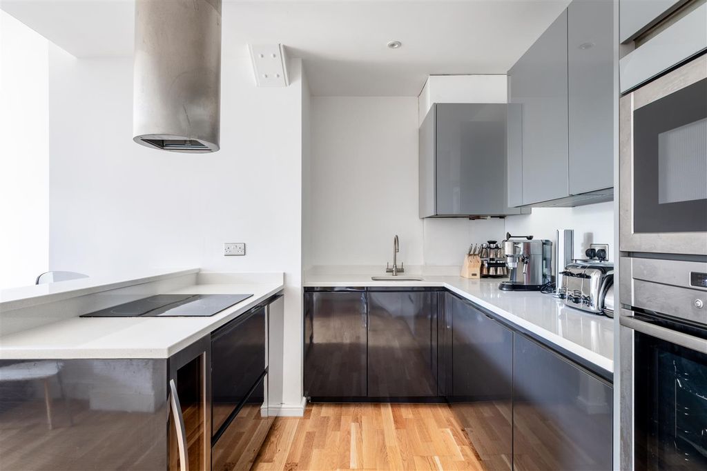 Additional image 7 of 2 bed flat for saleStation Quarter Apartments, Boltro Road, Haywards Heath RH16