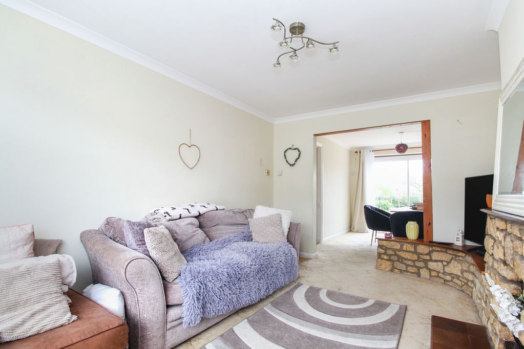 Property photo 2 of 16 Lounge