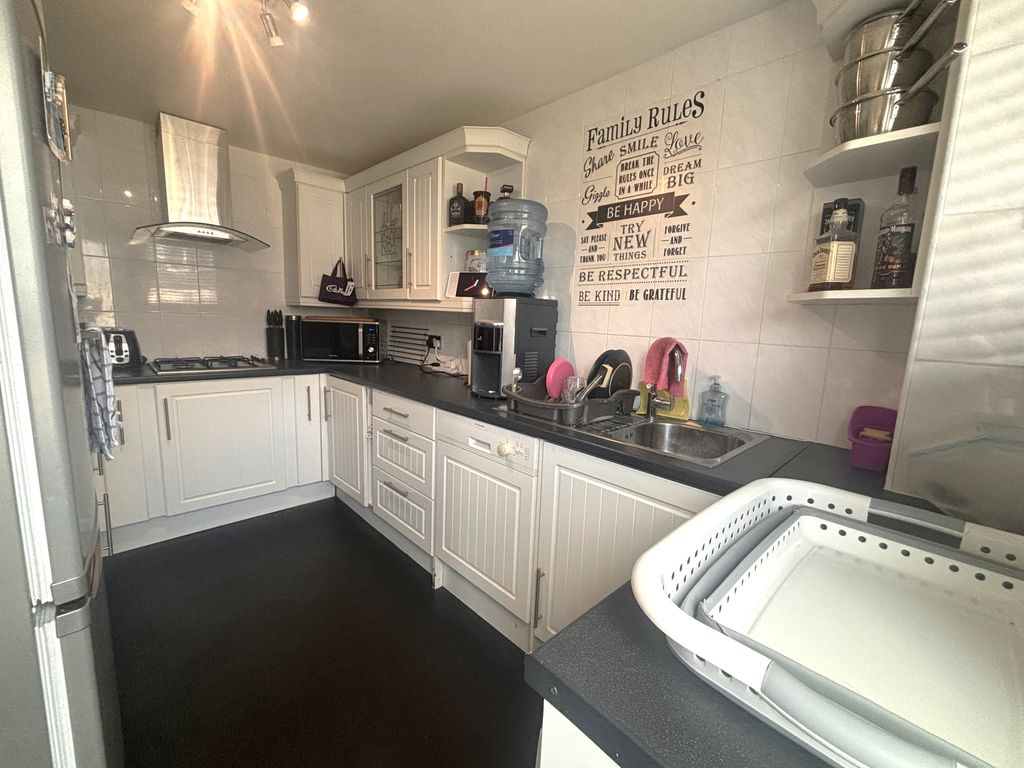 Property photo 3 of 18 Img_7933