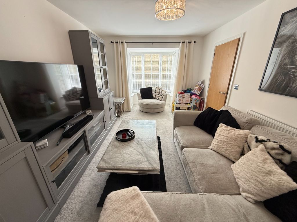 Property photo 3 of 16 5357424