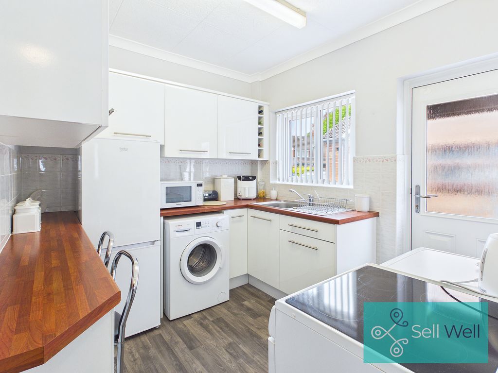 Property photo 3 of 18 Kitchen