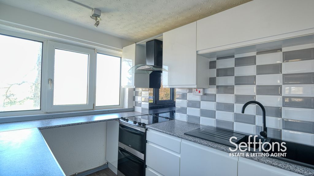 Property photo 2 of 11 Dscf0984_11