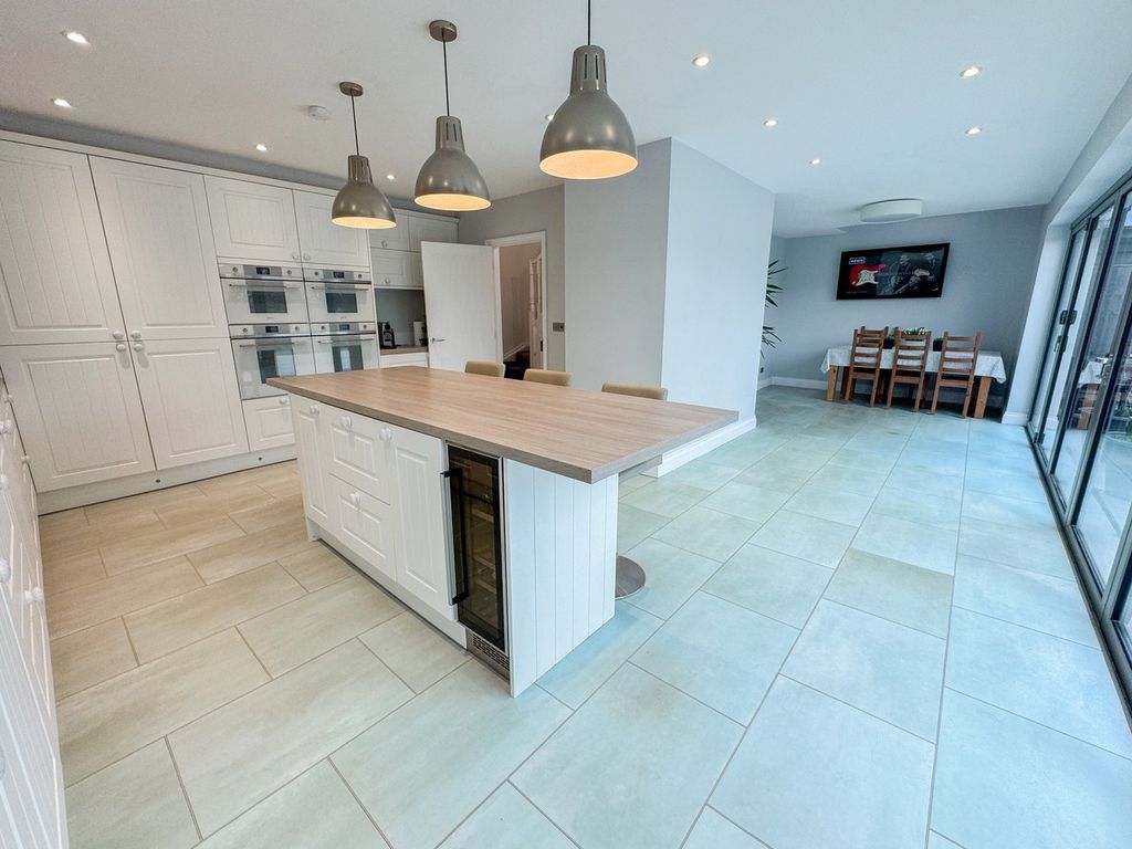 Property photo 3 of 31