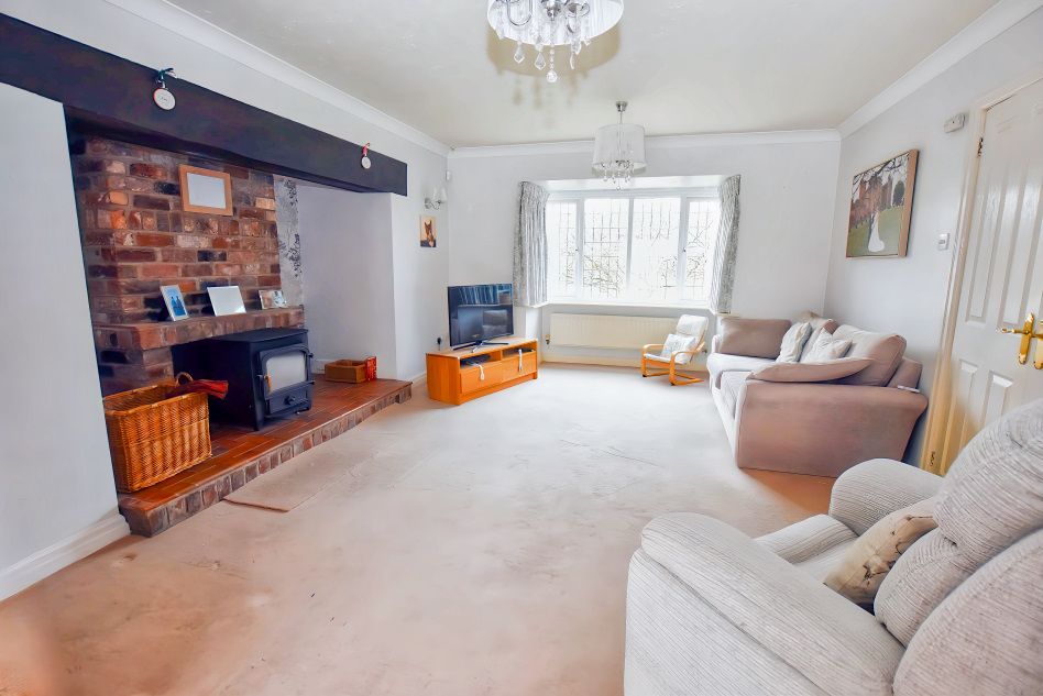 Property photo 2 of 22 Lounge 2