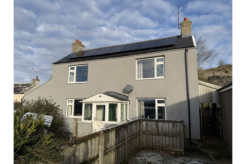 Property photo 3 of 21 Front