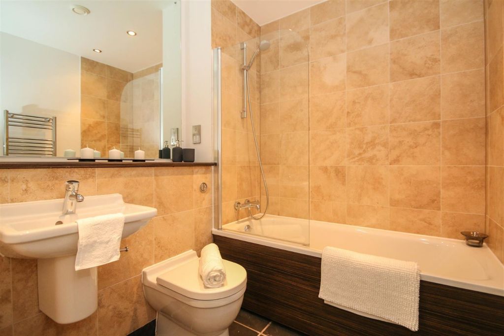 Property photo 2 of 23
