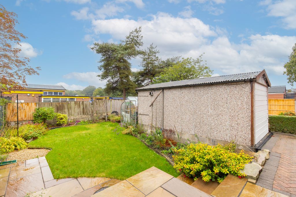 Property photo 2 of 12 Garden