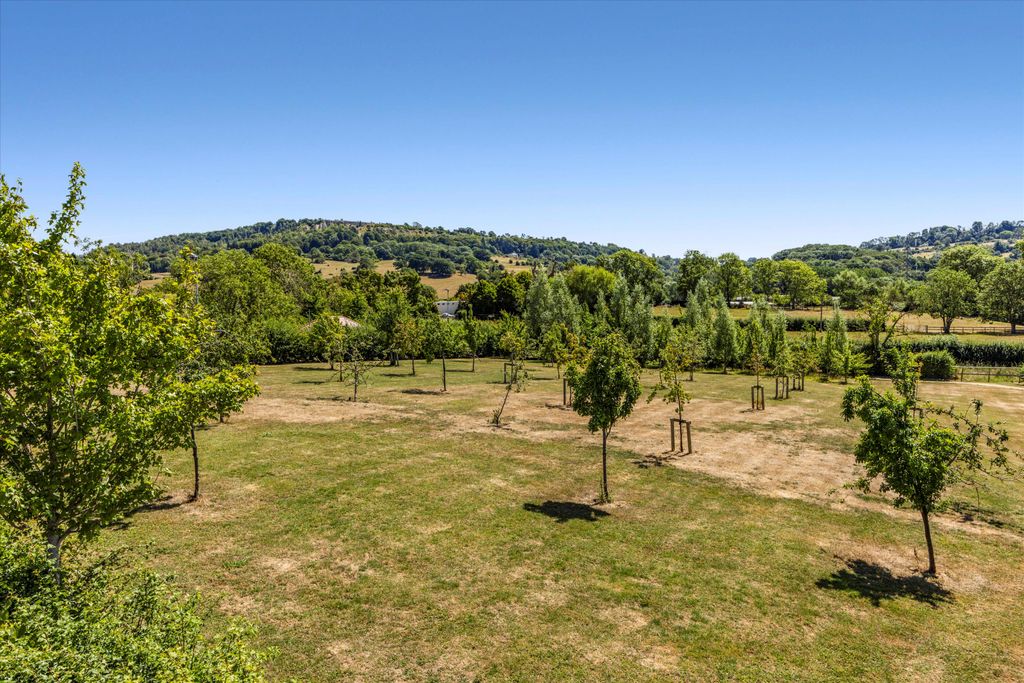 Property photo 2 of 23 Image