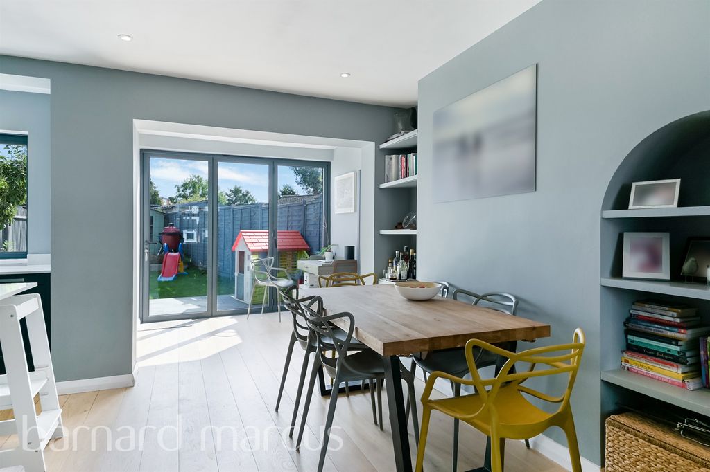 Property photo 3 of 10