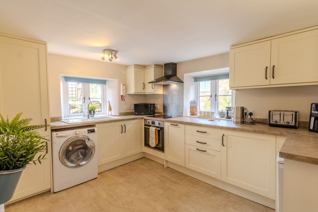 Property photo 2 of 12 5356022
