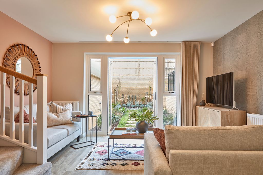 Property photo 2 of 8 Spacious Lounge In The Denford