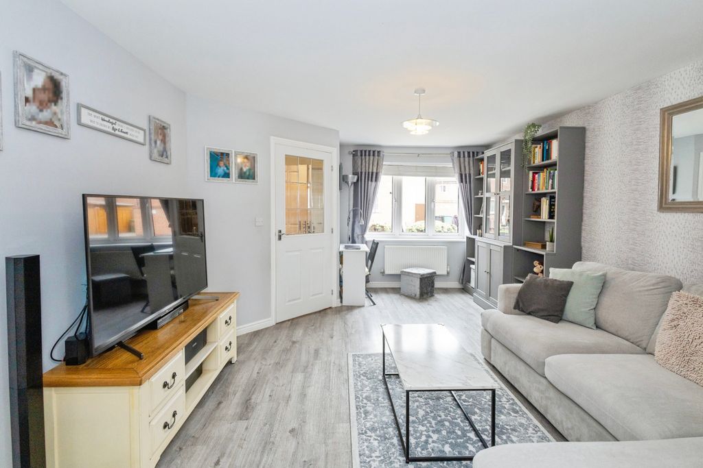 Property photo 3 of 17 Living Room