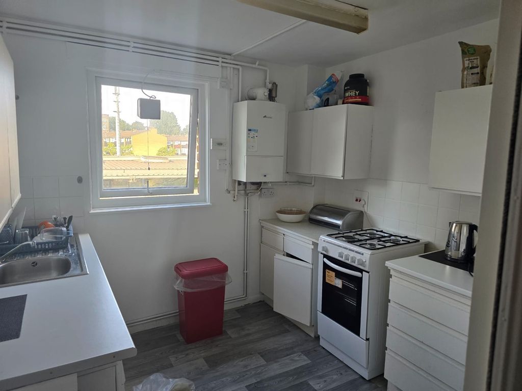 Property photo 3 of 6 Kitchen
