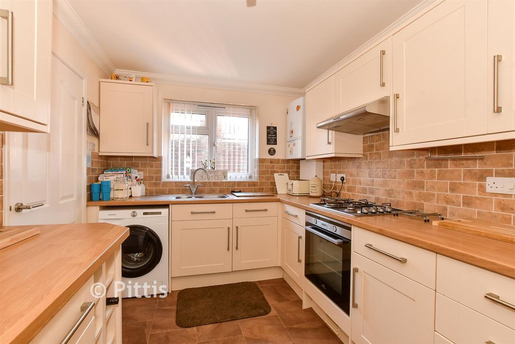 Property photo 3 of 16 Kitchen