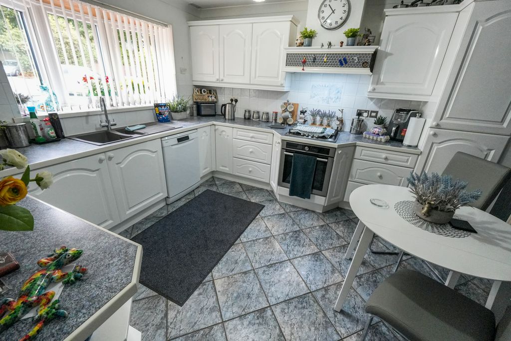 Property photo 2 of 18 Kitchen/Dining Room