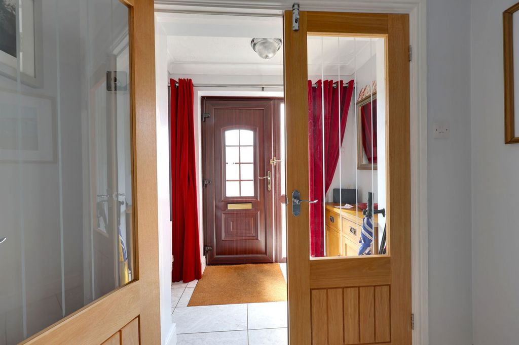 Property photo 3 of 49