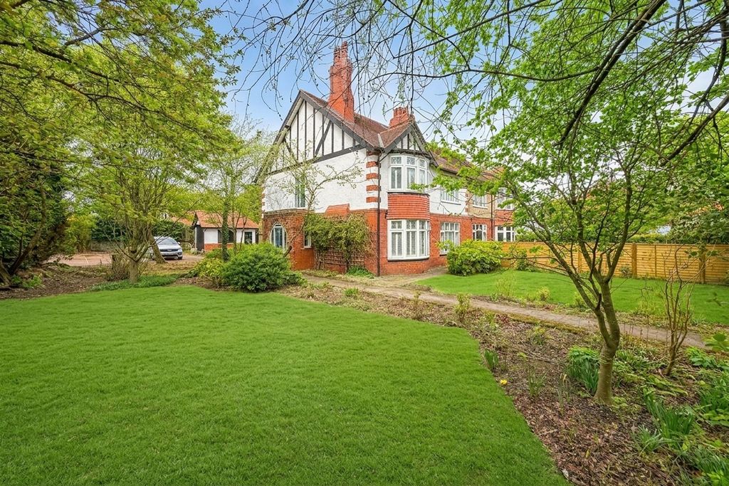 Property photo 1 of 28