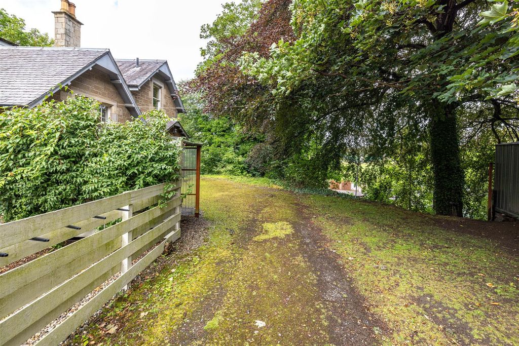 Property photo 2 of 23 50 Highcross Avenue 028.Jpg