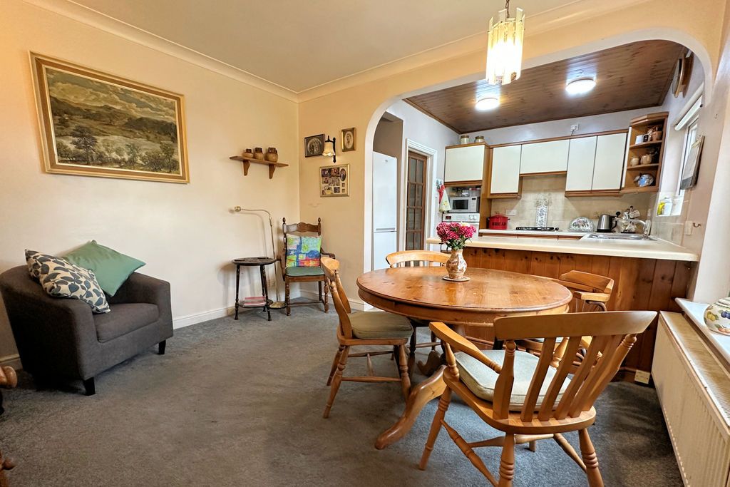 Property photo 3 of 16 Kitchen/Dining Room