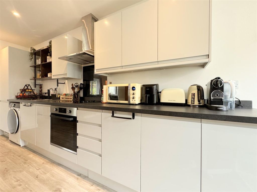 Property photo 3 of 23 Kitchen Area