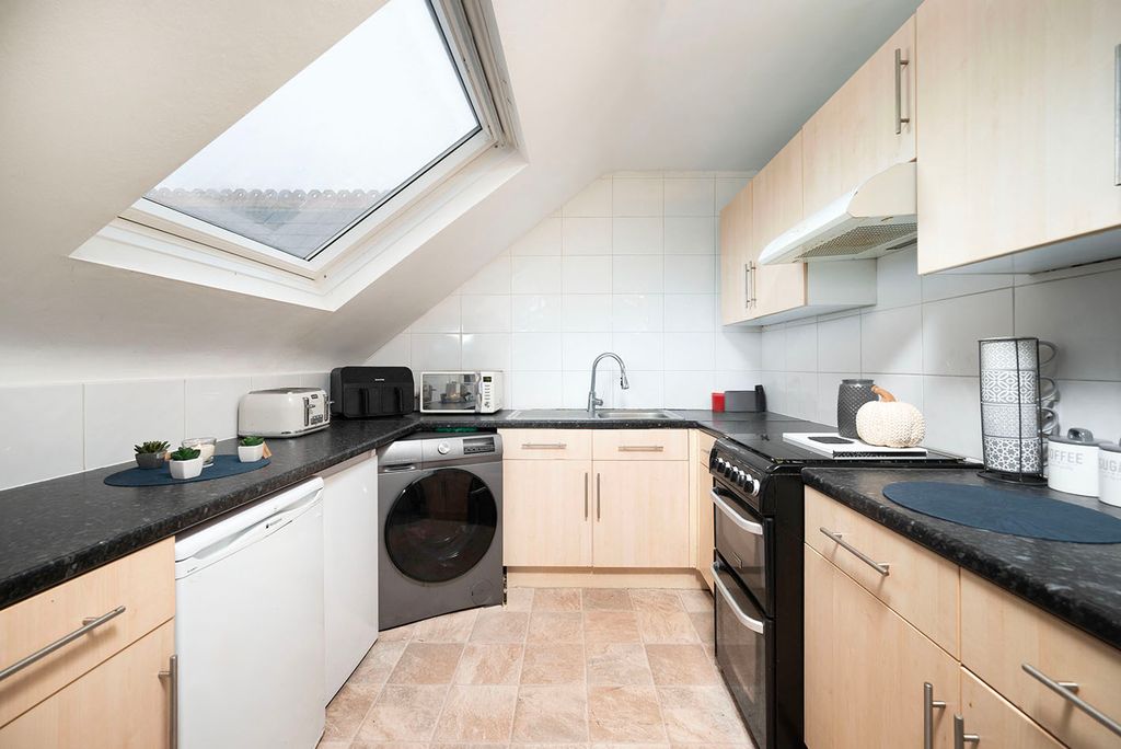 Property photo 3 of 12 Photo 5