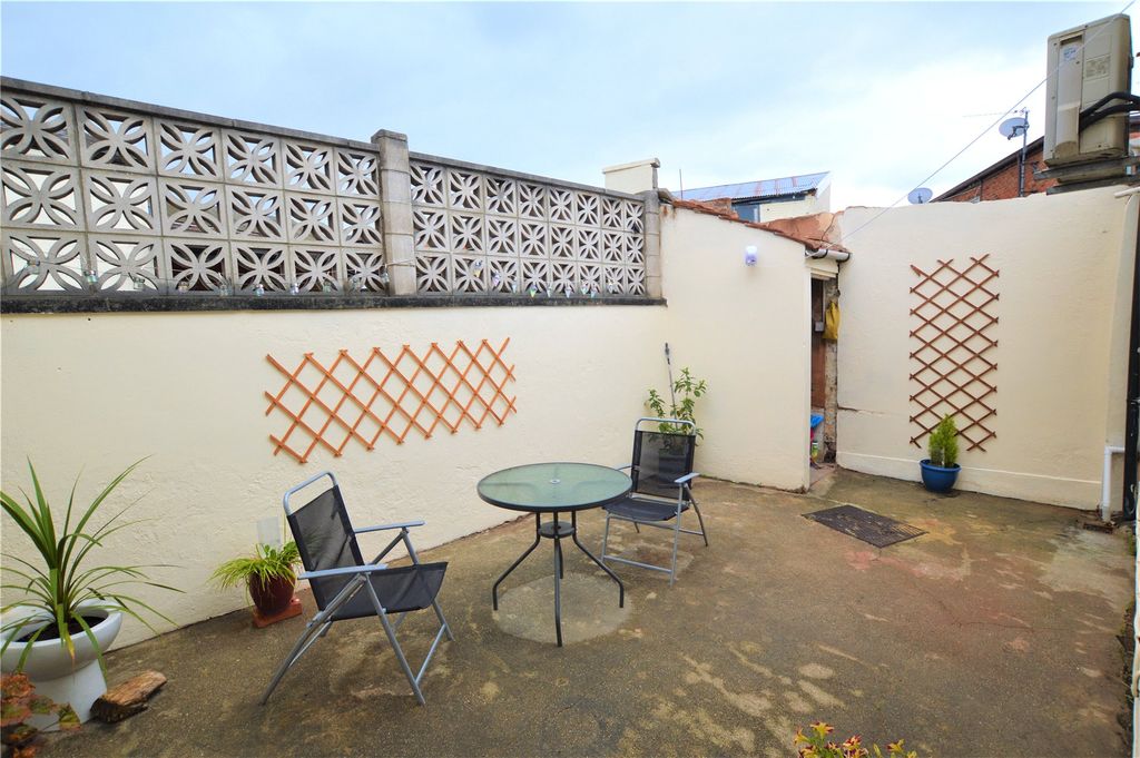 Property photo 3 of 9 Courtyard Garden