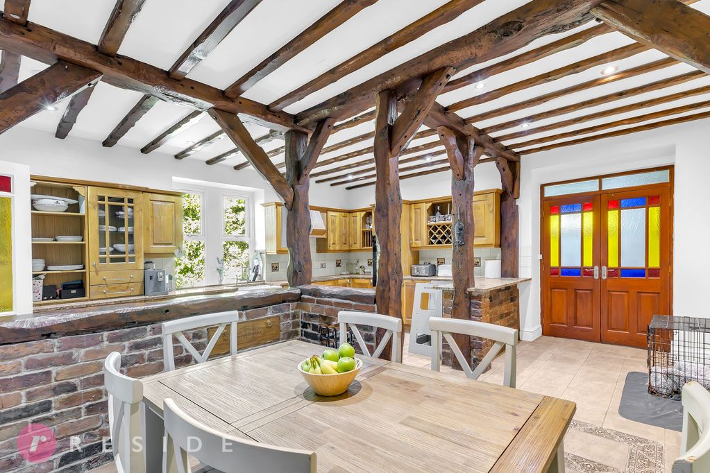 Property photo 2 of 31 Breakfast Kitchen