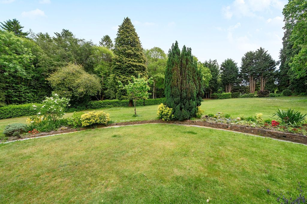 Property photo 3 of 34 Grounds