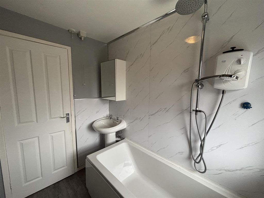 Property photo 2 of 14 Bathroom