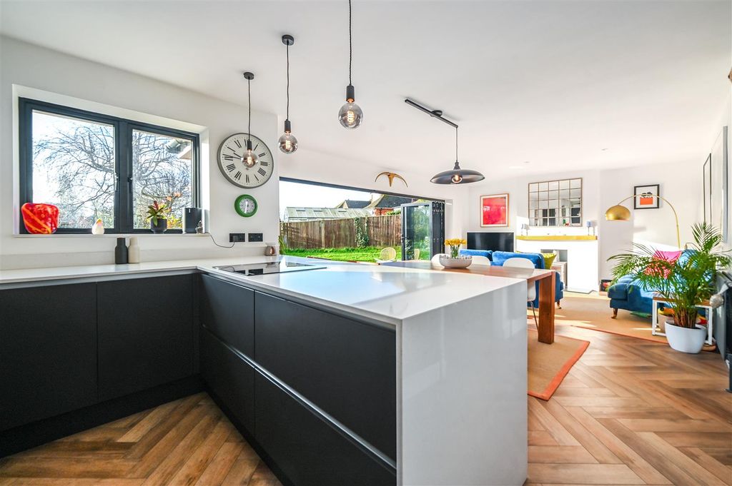 Property photo 1 of 36 5 Eden Drive Tn39 (32).Jpg