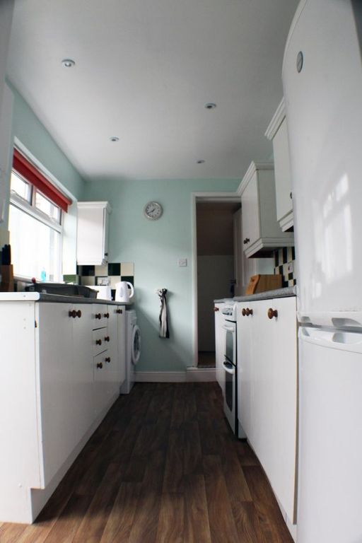 Property photo 2 of 9 Kitchen