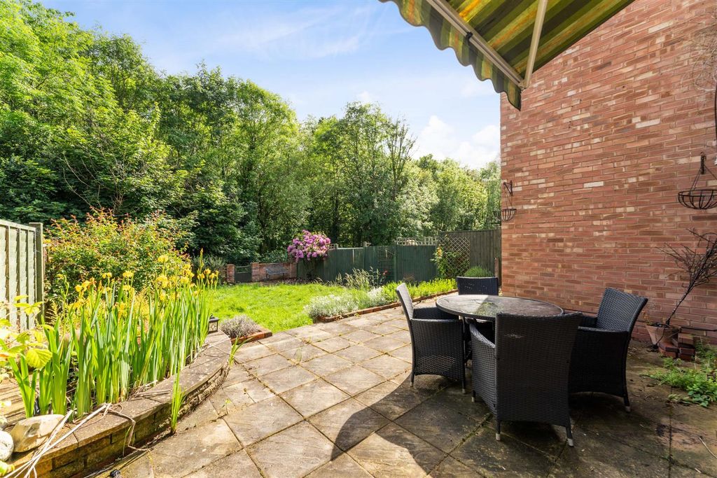 Property photo 2 of 15 93, Henley Crescent Solihull, B91 2Jh_3.Jpg