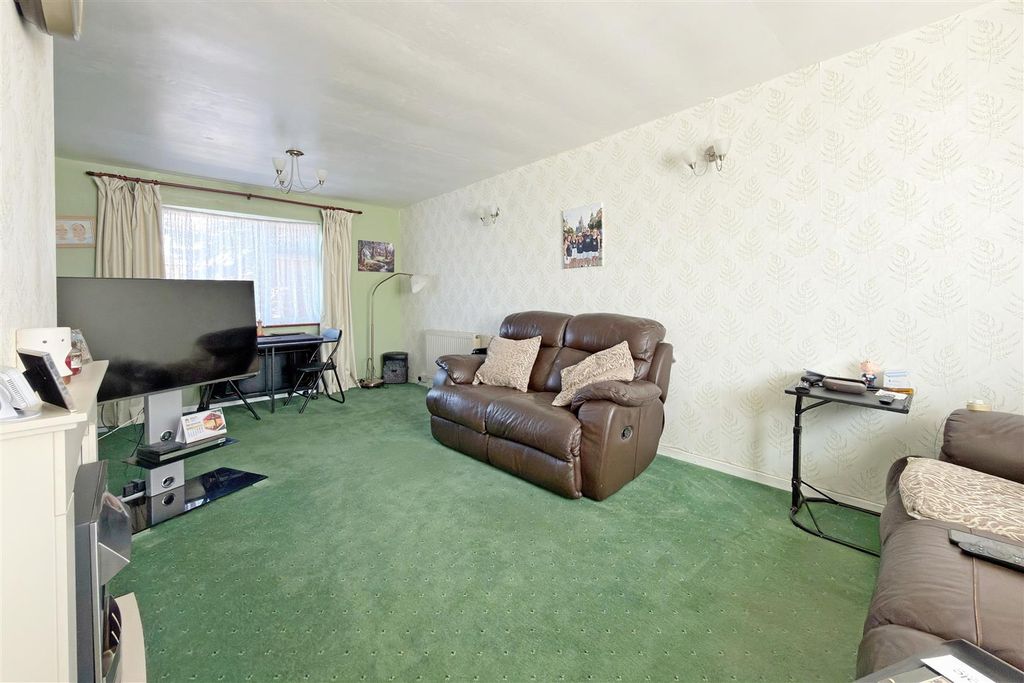 Property photo 3 of 13 Sitting/Dining Room